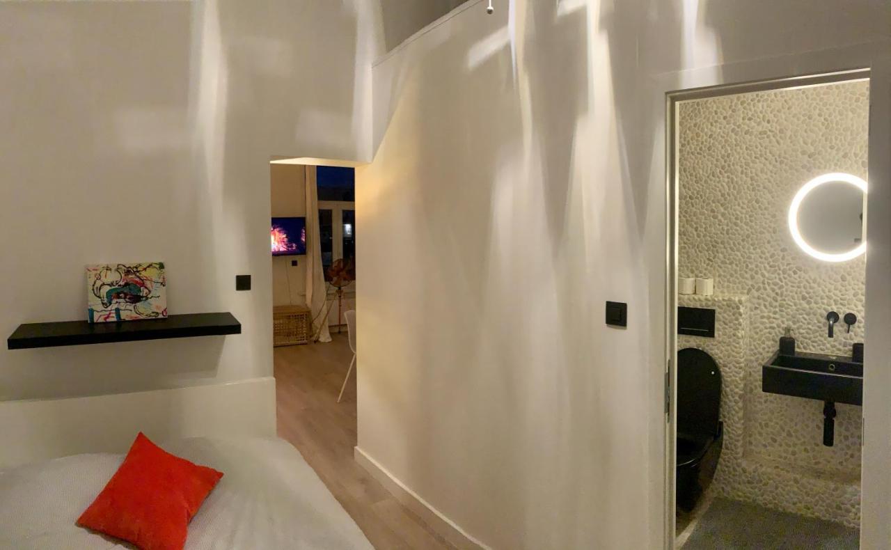 Sleep Inn - Black And White Modern Flat With Cityview Антверпен Экстерьер фото