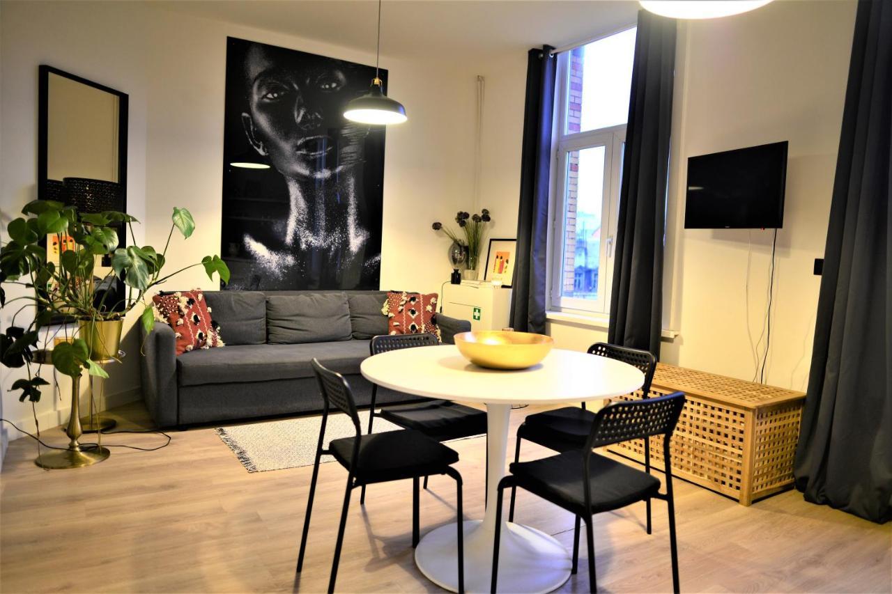 Sleep Inn - Black And White Modern Flat With Cityview Антверпен Экстерьер фото